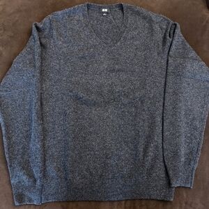 Uniqlo Gray V-neck Sweater